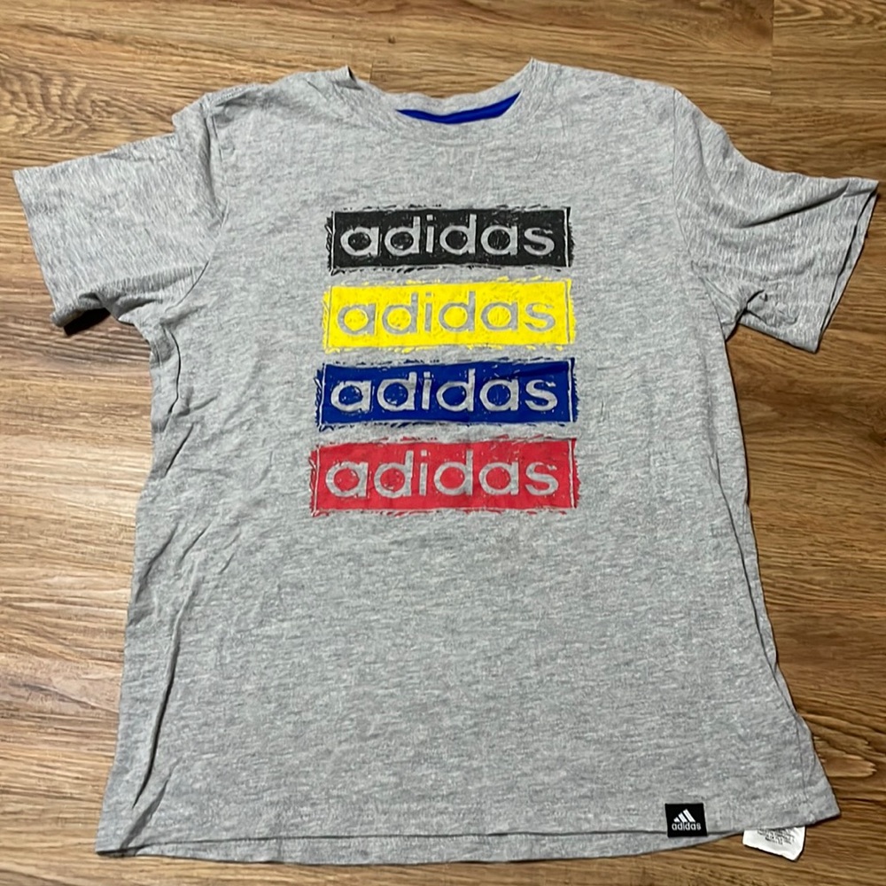 5/$25 Kids adidas shirt 🖤💛💙❤️